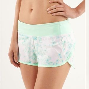 😍Beautiful😍 Lululemon Speed shorts  size 6